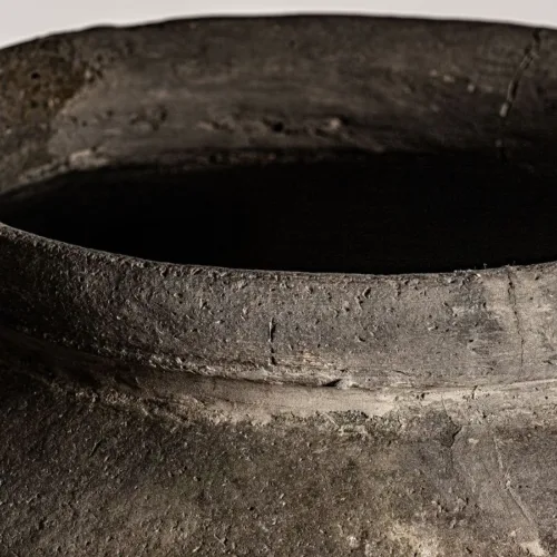 Tinaja de terracota marrón