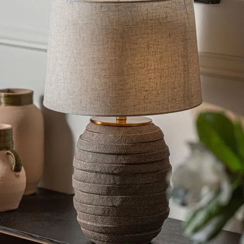 Lámpara de sobremesa Nora de cerámica y lino