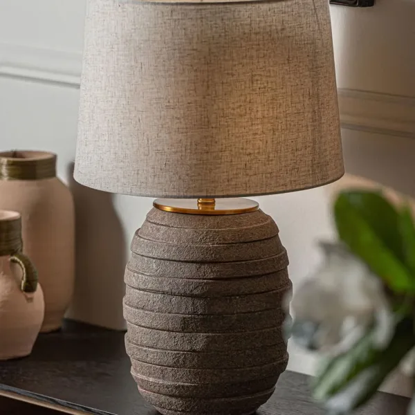 Lámpara de sobremesa Nora de cerámica y lino
