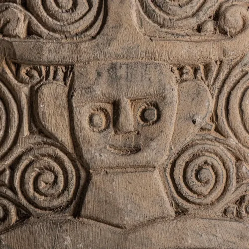 Figura decorativa de estilo étnico de hierro y madera