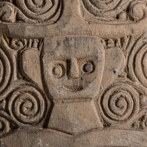 Figura decorativa de estilo étnico de hierro y madera