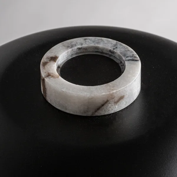 Lámpara de sobremesa de mármol y hierro