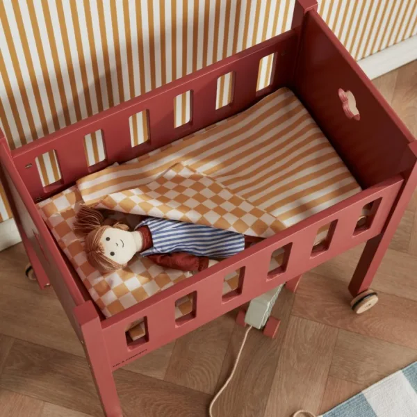Cama de muñecas de madera con ruedas