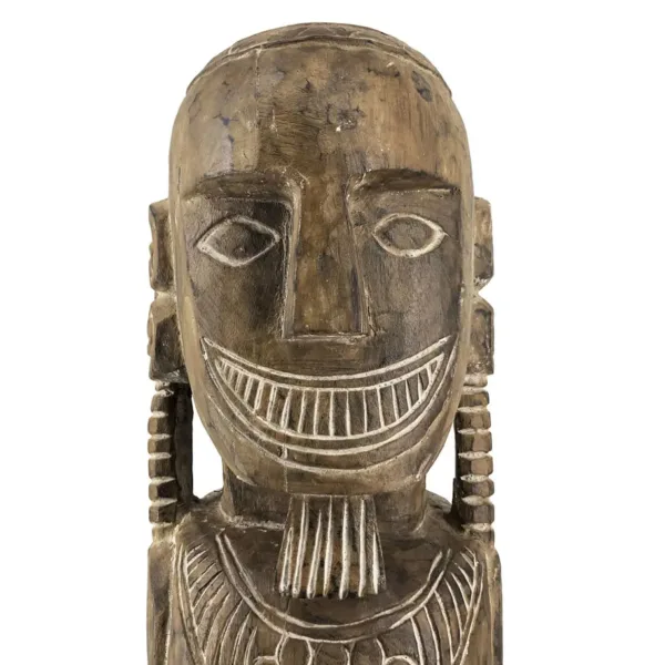 Tótem primitivo tallado