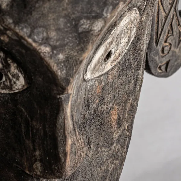 Figura decorativa de estilo étnico de madera