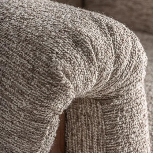 Sillón beige jaspeado con patas de madera Uznach
