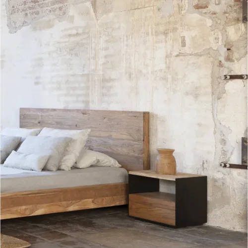 mesita de noche de teca y hierro