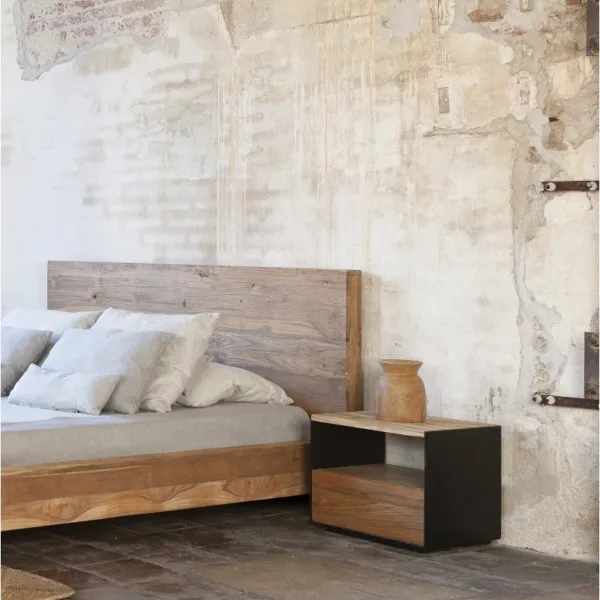 mesita de noche de teca y hierro