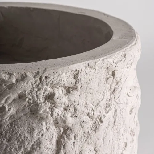 Macetero de cemento blanco roto Brod