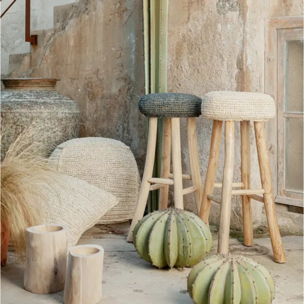 taburete alto de teca y alga