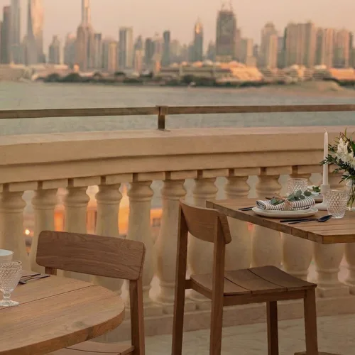 Silla de exterior apilable de madera RAWI WA