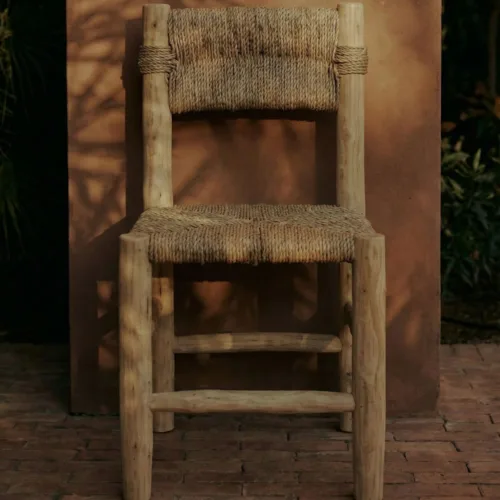 Silla de madera tropical y fibra natural