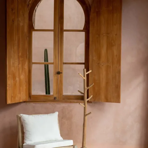 Percha de pie de hormigón y madera de teca natural 150 cm