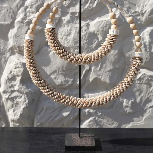 Collar decorativo con soporte de concha natural 55 cm