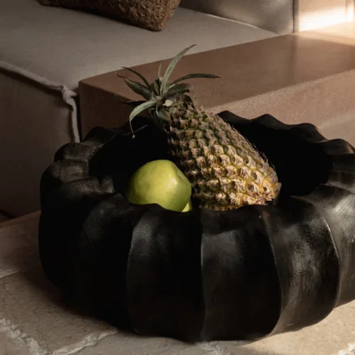 Cuenco escultórico de madera negro